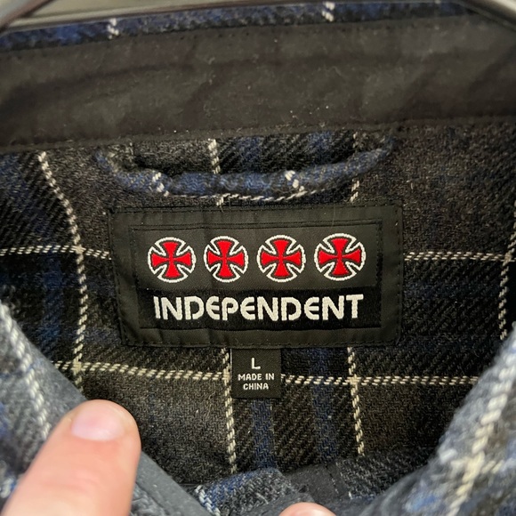 Independent flannel - Picture 2 of 2